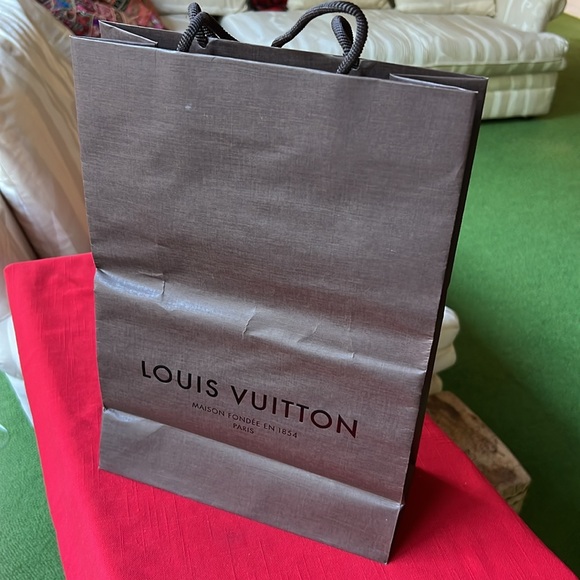 Paper GIFT BAG. From LV. Brown. - Picture 5 of 7